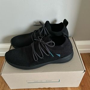 Vessi Cityscape sneakers women’s size 7 Storm black on black